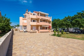 Apartments Ani - with pool