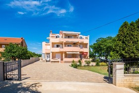 Apartments Ani - with pool