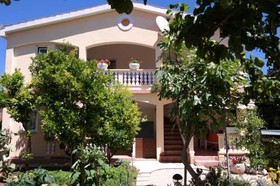 Apartments Biskup