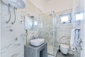 Crowonder Luxury Marijana Apartments