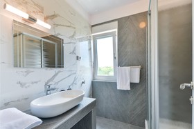 Crowonder Luxury Marijana Apartments