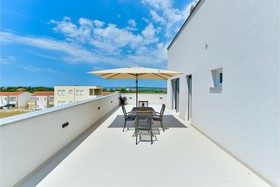 Crowonder Luxury Marijana Apartments