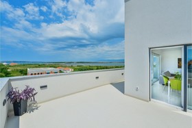 Crowonder Luxury Marijana Apartments