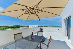 Crowonder Luxury Marijana Apartments