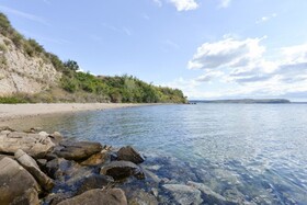 Edi - Amazing Location by the sea
