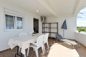 Edi - Amazing Location by the sea