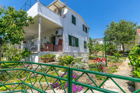 Apartments Garden by The Sea