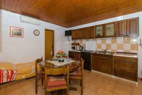 Apartments Hrvatic