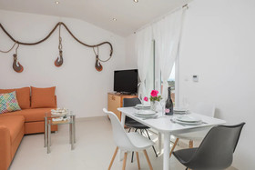 Holiday House Kanica