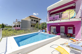 Apartments Pupa