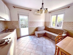 Villa In Seget