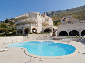 Marnic Apartments