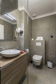 2 Nights Studios Apartments