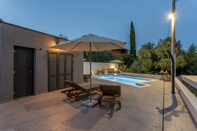 2 Nights Studios Apartments
