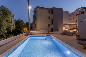 2 Nights Studios Apartments