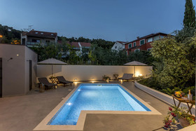 2 Nights Studios Apartments