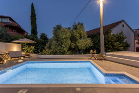 2 Nights Studios Apartments