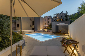 2 Nights Studios Apartments