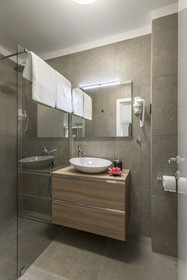 2 Nights Studios Apartments