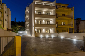 2 Nights Studios Apartments