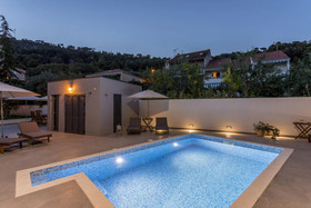 2 Nights Studios Apartments