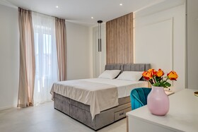 48 Rooms Split