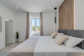 48 Rooms Split