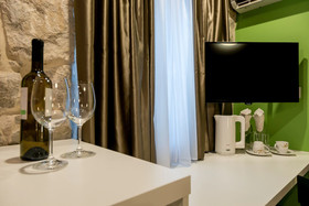 Annies Stone Studio & Room