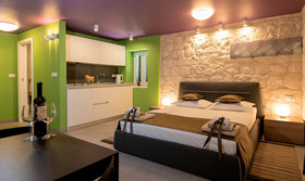 Annies Stone Studio & Room