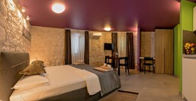 Annies Stone Studio & Room