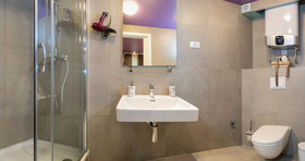 Annies Stone Studio & Room