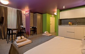 Annies Stone Studio & Room