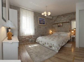 Apartments and Rooms Petra
