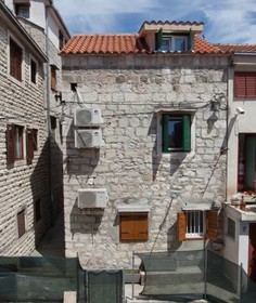 Apartments and Rooms Petra