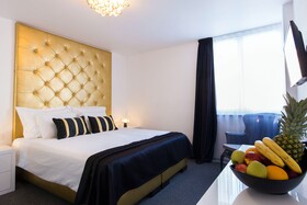 B Gold Luxury Rooms