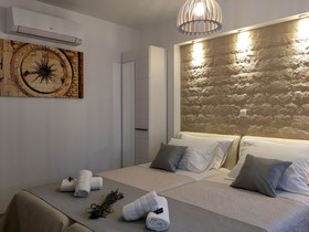 Central Split Apartments And Rooms Paese