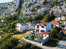 Holiday Home Mons Aureus