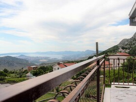 Holiday Home Mons Aureus