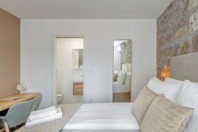InMotion Luxury Rooms