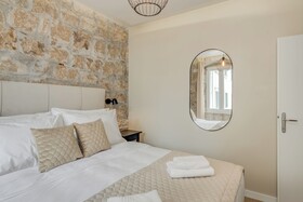 InMotion Luxury Rooms
