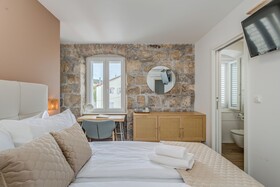 InMotion Luxury Rooms