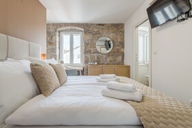 InMotion Luxury Rooms