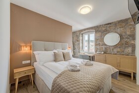 InMotion Luxury Rooms