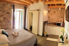 Jes boutique rooms