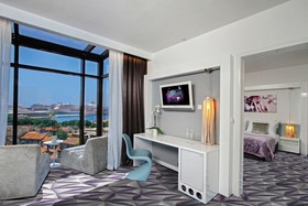 Luxe Boutique Hotel