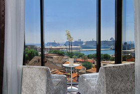 Luxe Boutique Hotel