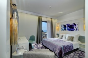 Luxe Boutique Hotel