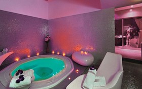 Luxe Boutique Hotel