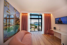 Luxe Boutique Hotel