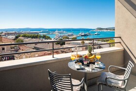 Luxe Boutique Hotel